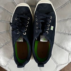 Cariama blue sneakers size 7.5